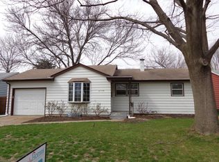 6108 Oak St, Omaha, NE 68106