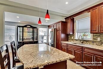 3rd image of 32 Sumner St Room 2-7