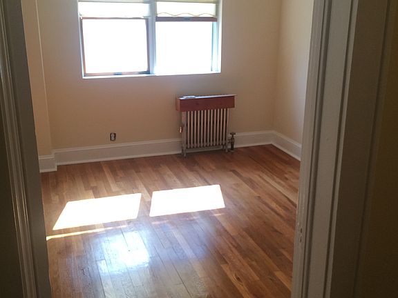 2nd image of 2027 27th St