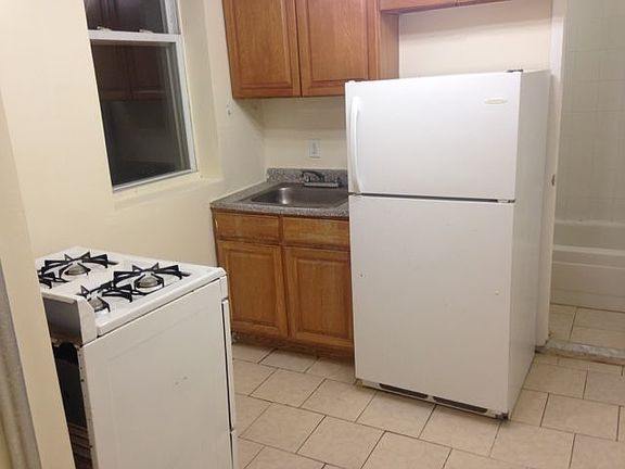2nd image of 705 Dekalb Ave