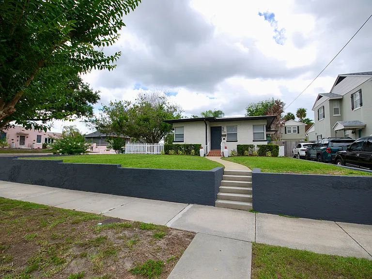 230 E Concord St — Photo 2