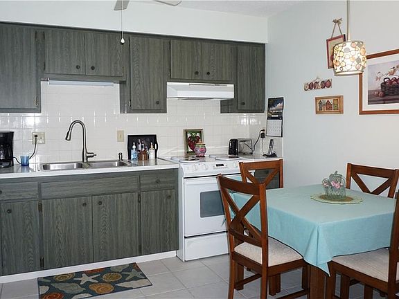 3rd image of 4349 Tahitian Gardens Cir APT H