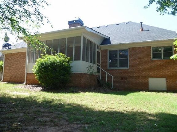 2nd image of 3010 Somerset Dr