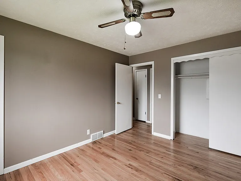 1518 N 107th Ave — Photo 15