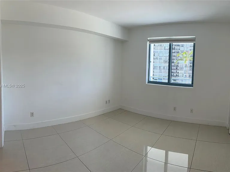 601 NE 36th St #706 — Photo 11