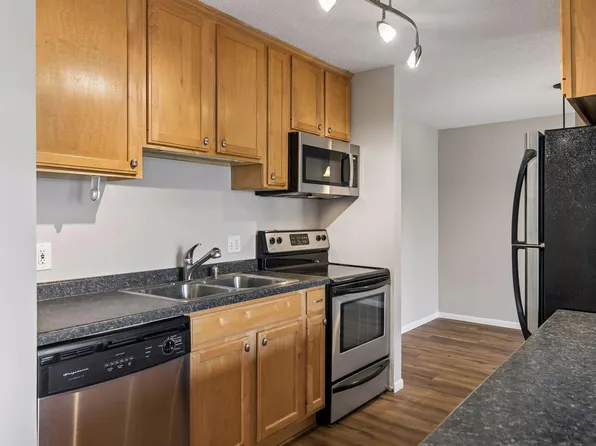 4110 Rahn Rd APT 121, Eagan, MN 55122