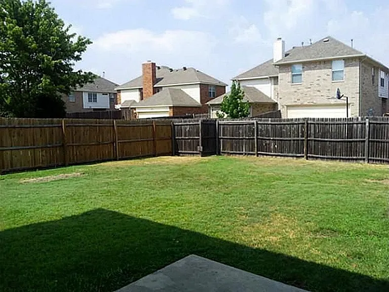 1086 London Dr — Photo 18