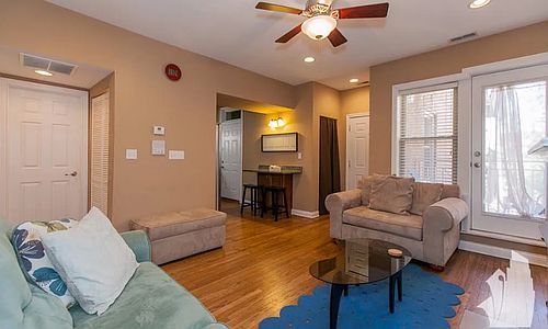 5th image of 1009 N Oakley Blvd APT 2E