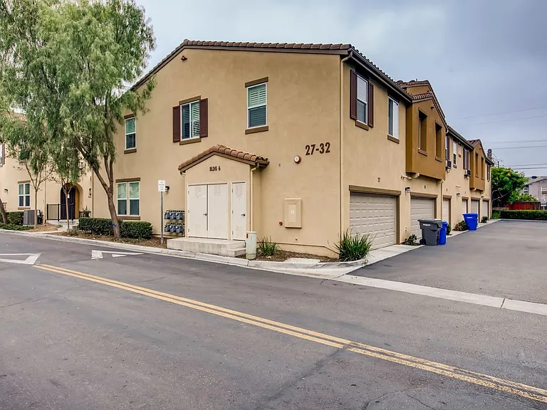 4300 Newton Ave #32 — Photo 3
