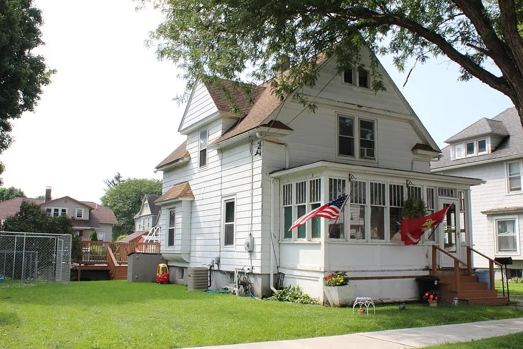 613 Dubois St photo 1