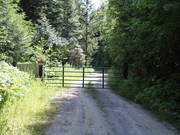 718 Otter Ln, Bonners Ferry, ID 83805