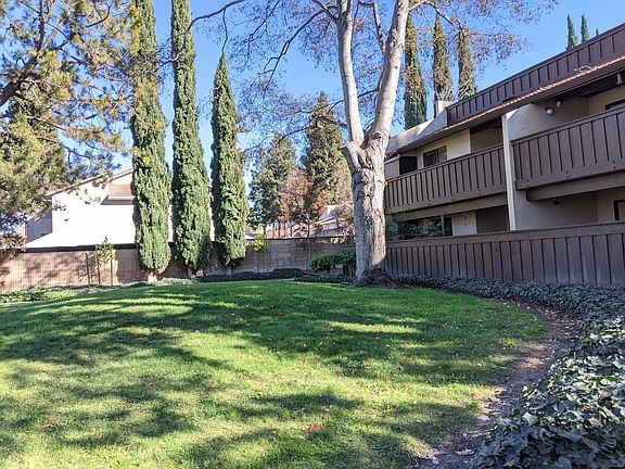 Unit is next to a grassy area. One of the best locations in the complex.