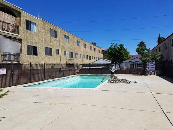 5th image of 719 N Eucalyptus Ave APT 4B