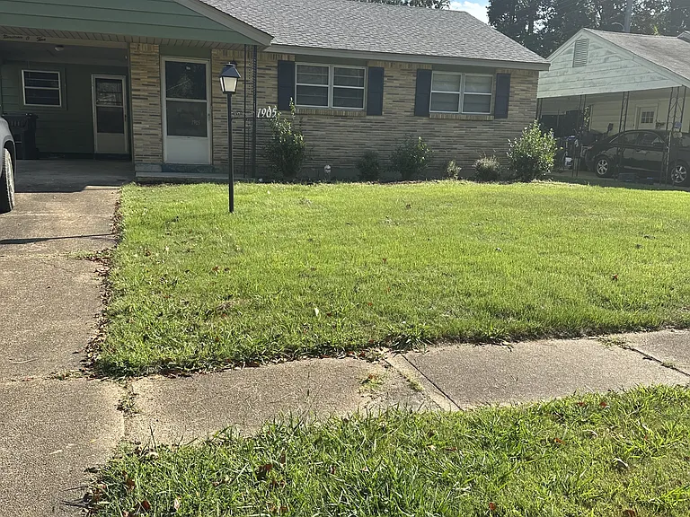 1905 Rosemond Ave — Photo 1