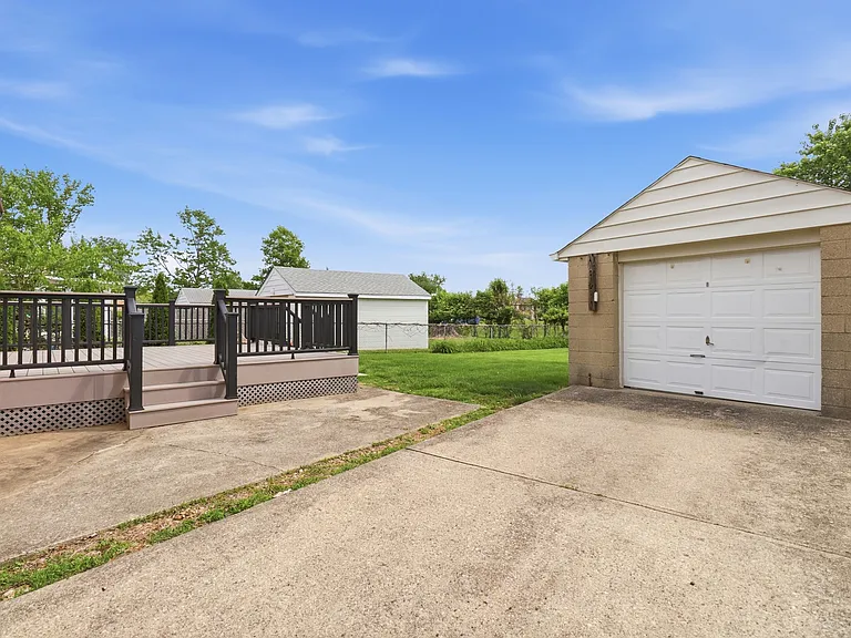 8330 Wexford Ave — Photo 32