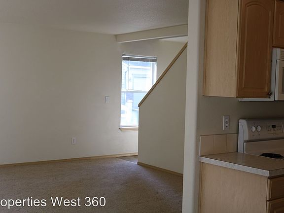 3rd image of 8417 NE 36th Cir