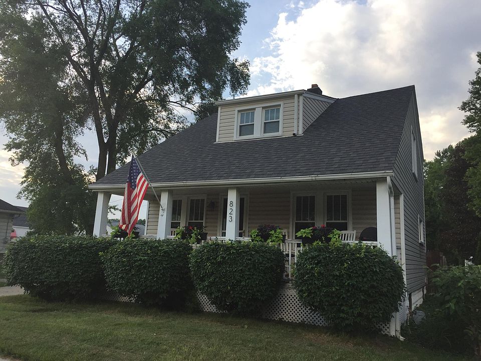 The bushes were recently removed due to size. Feel free to landscape :-)