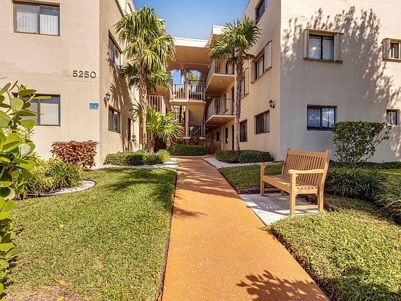 3rd image of 5250 Las Verdes Circle #309