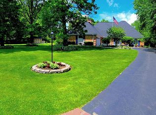 60 Woodberry Rd, Deer Park, IL 60010