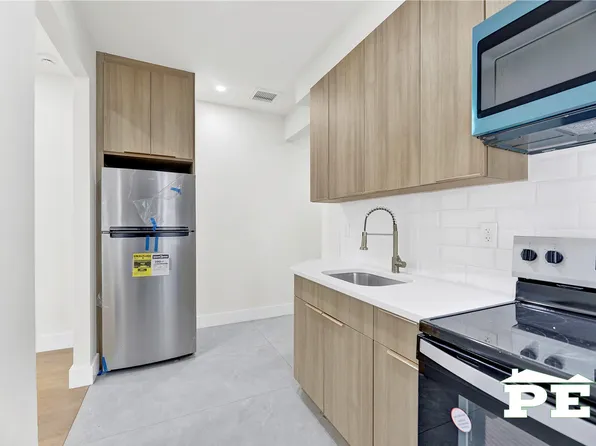 1715 Voorhies Avenue image 7 of 35