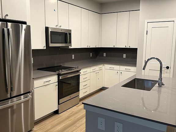 3rd image of 2256 Welton St #439