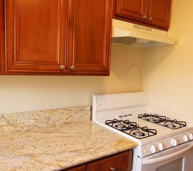 1st image of 475 Redwood Ave APT 16