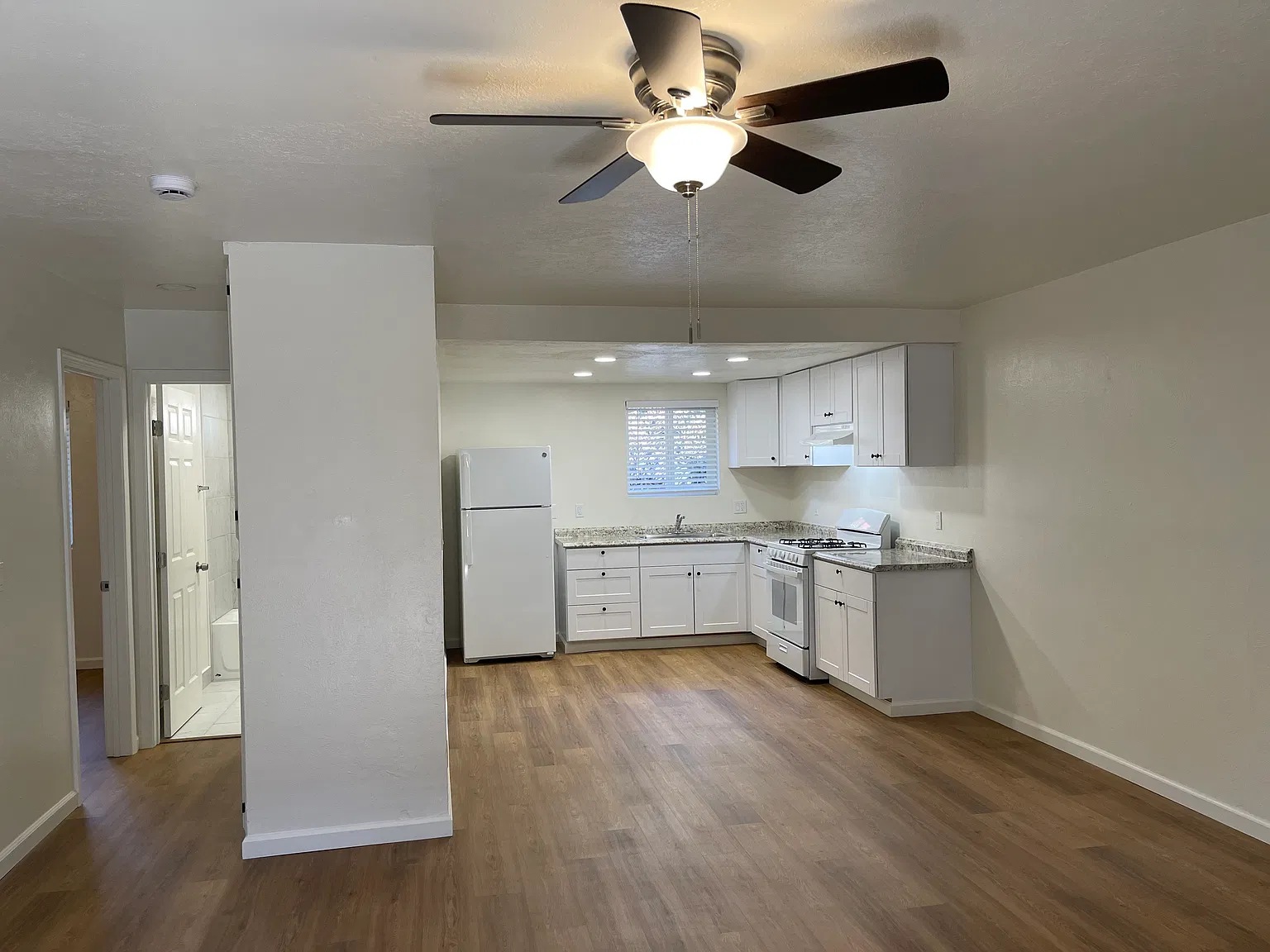 2 bed, 800 sqft, $1,250 — Photo 2