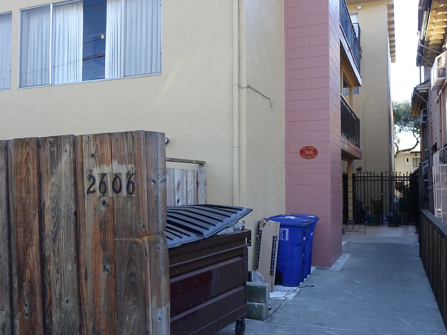2606 Benvenue Ave — Photo 3