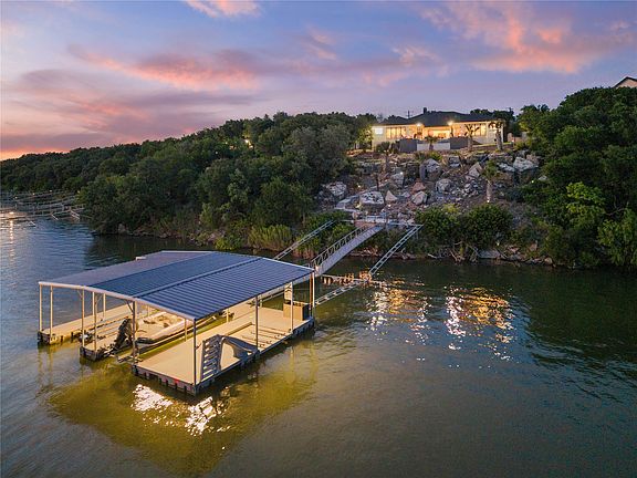3rd image of 582 Oak Point Dr
