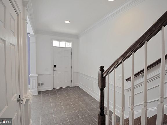 3rd image of 9510 Canonbury Sq