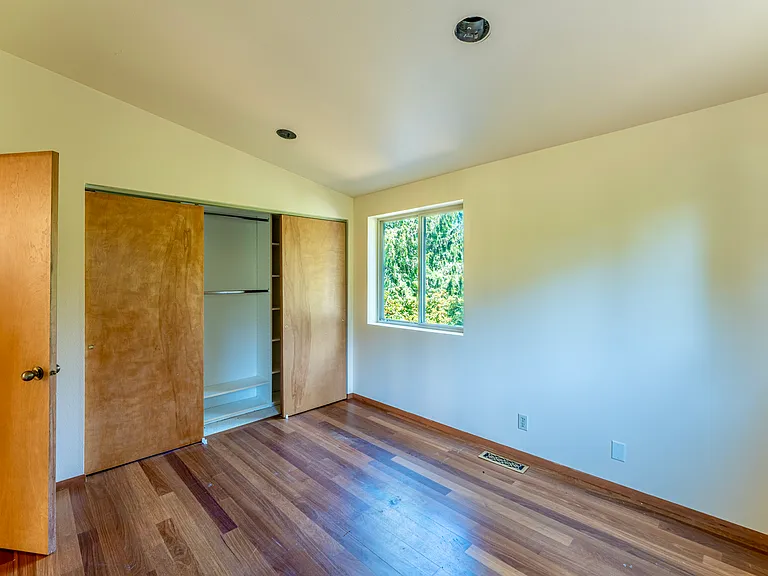 Smaller bedroom