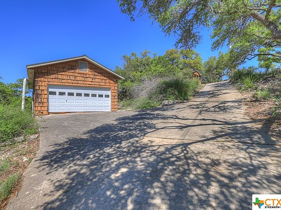 3rd image of 1040 Lakefield