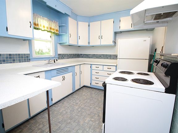 3rd image of 627 Welton St