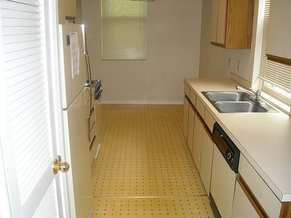 4th image of 344 S 18th St APT 5