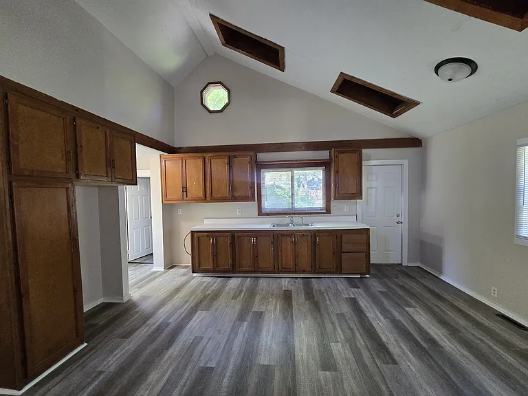 2019 Catalpa St — Photo 4