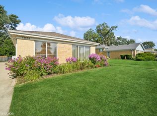 6926 N Crawford Ave, Lincolnwood, IL 60712