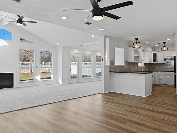 5th image of 212 NE 61st St