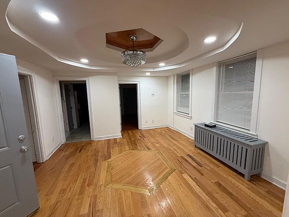 3rd image of 149 W Kingsbridge Rd #2