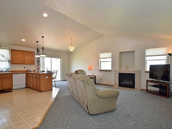 3rd image of 1024 S West Dr