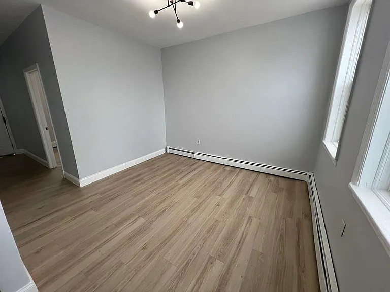 596 River St #6 — Photo 4