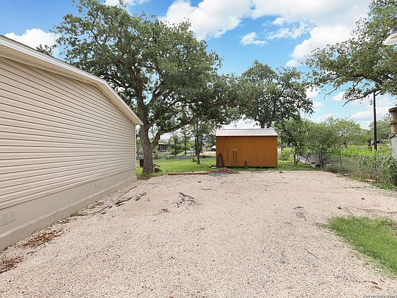 4th image of 21640 US Highway 281 S