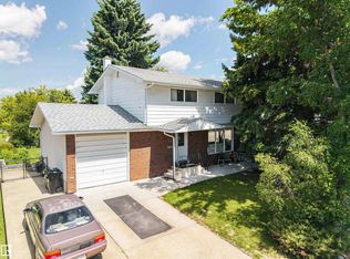 39 Manor Dr, Strathcona County, AB T8A0P9