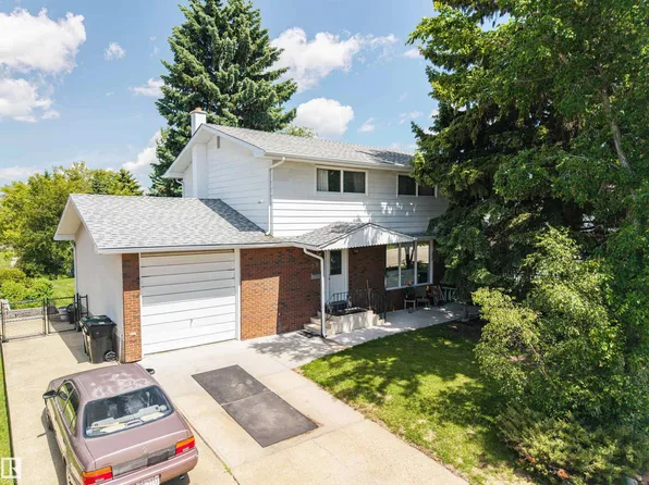 39 Manor Dr, Strathcona County, AB T8A 0P9