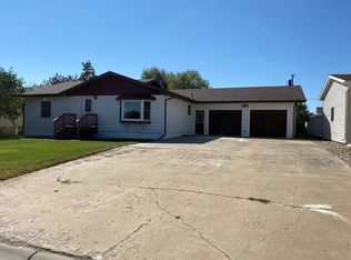 531 W Madison Ave, Chester, MT 59522