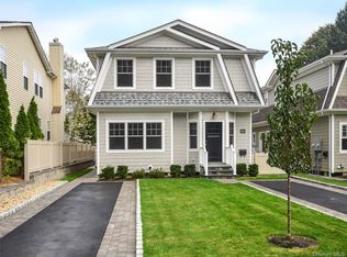 30 Dunes Ln, Pt Washington, NY 11050