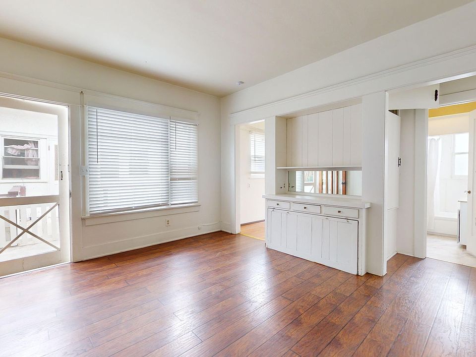 1st image of 1009 A Ave #12