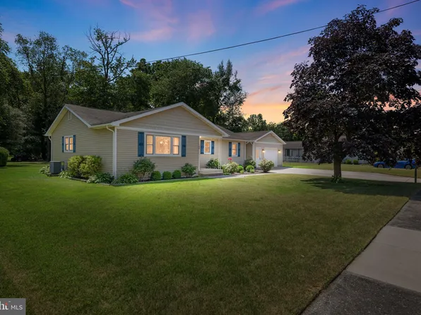 148 Delaware Dr, Pennsville, NJ 08070