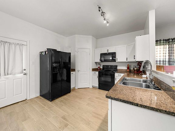 5th image of 250 Valley View Ln