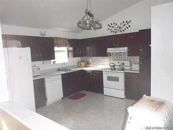 2nd image of 128 Foxwood Dr S