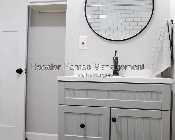 2035 E 43rd St — Photo 14